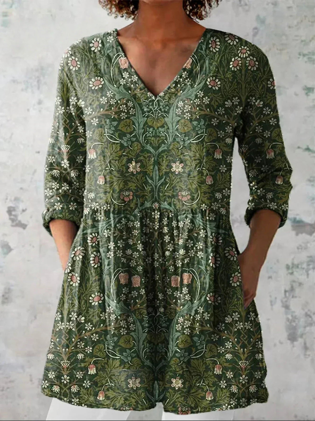 ALINA | VINTAGE FLORAL V-NECK BLOUSE
